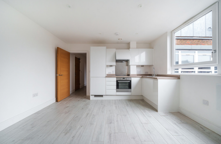 Flat Desborough Road in High Wycombe