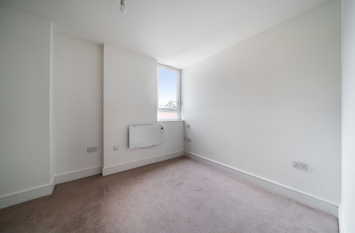 Flat Desborough Road in High Wycombe