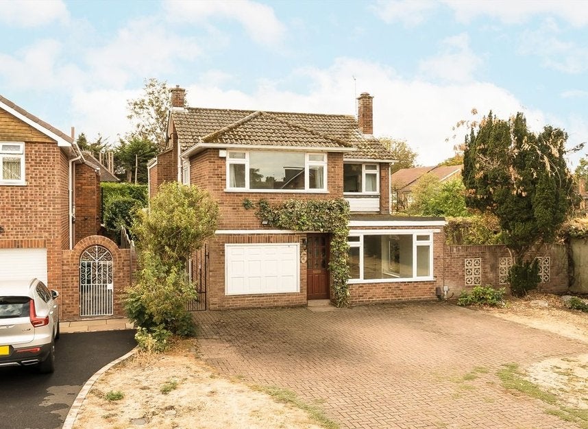 House Saxonbury Avenue in Borough of Spelthorne