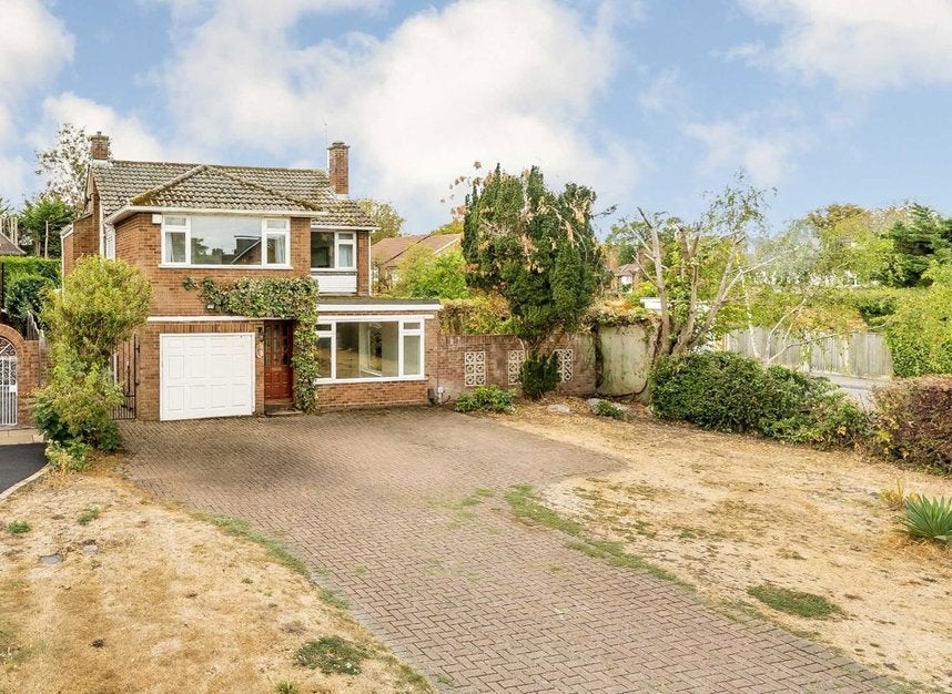 House Saxonbury Avenue in Borough of Spelthorne