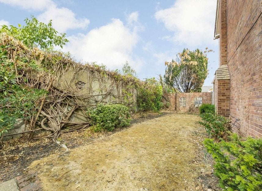 House Saxonbury Avenue in Borough of Spelthorne