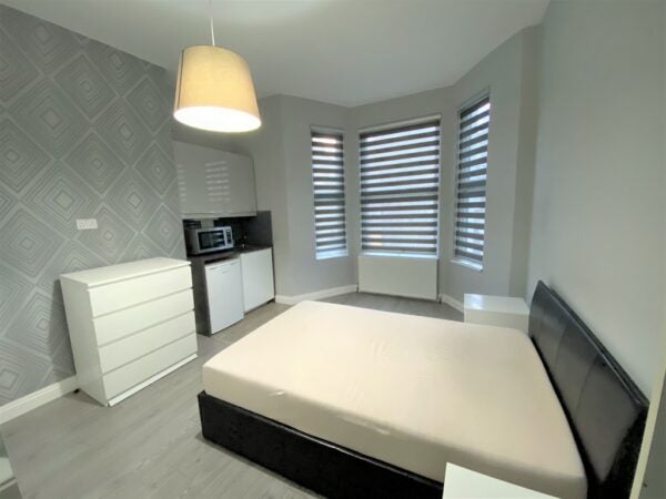 Flat Grove Road in Greater London
