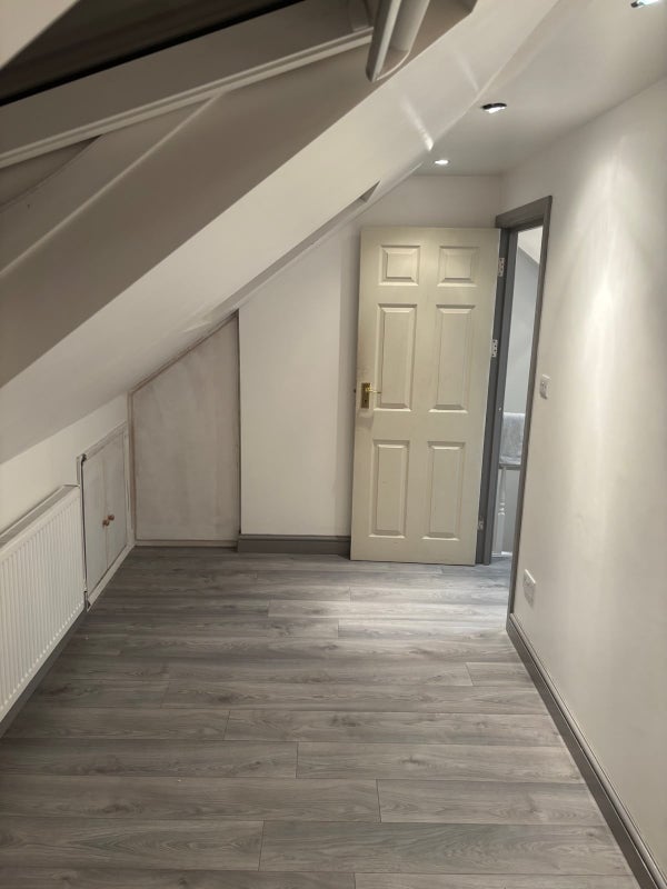 Room Rowan Road in Greater London