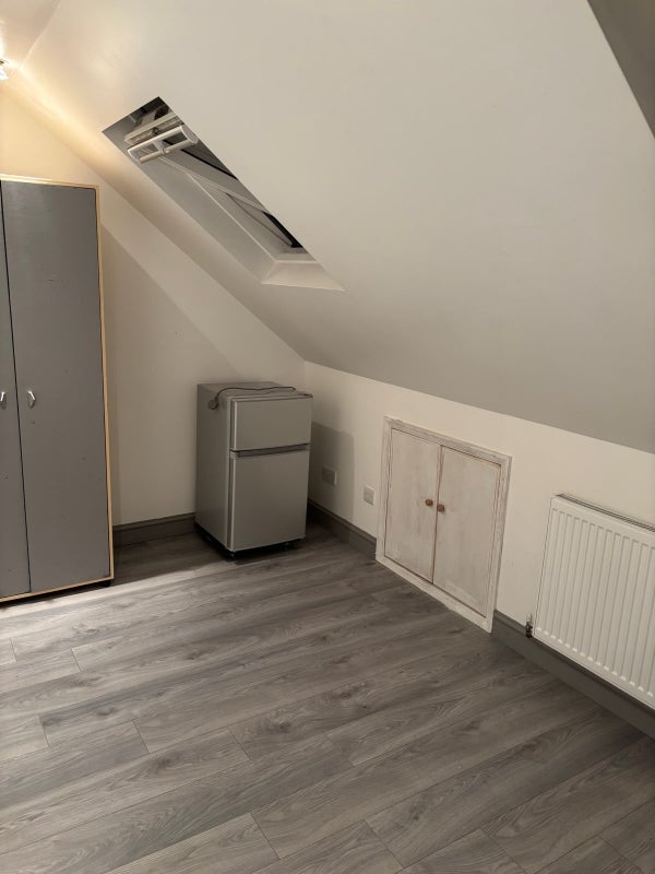 Room Rowan Road in Greater London