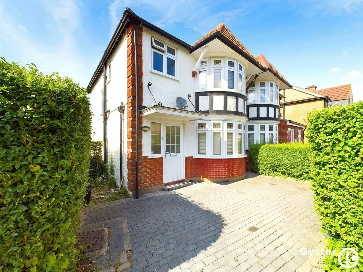 House Queens Walk in Greater London
