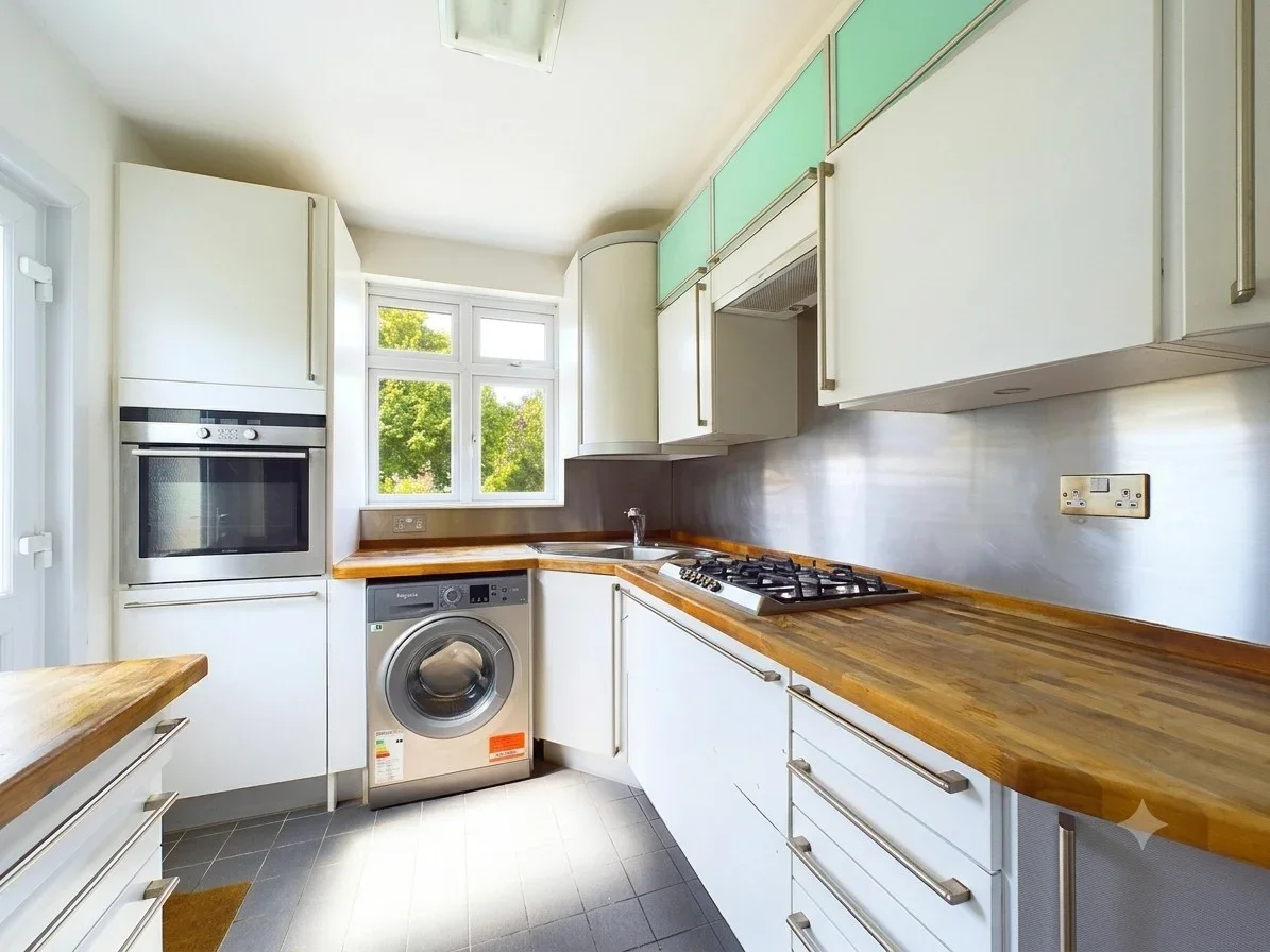 House Queens Walk in Greater London