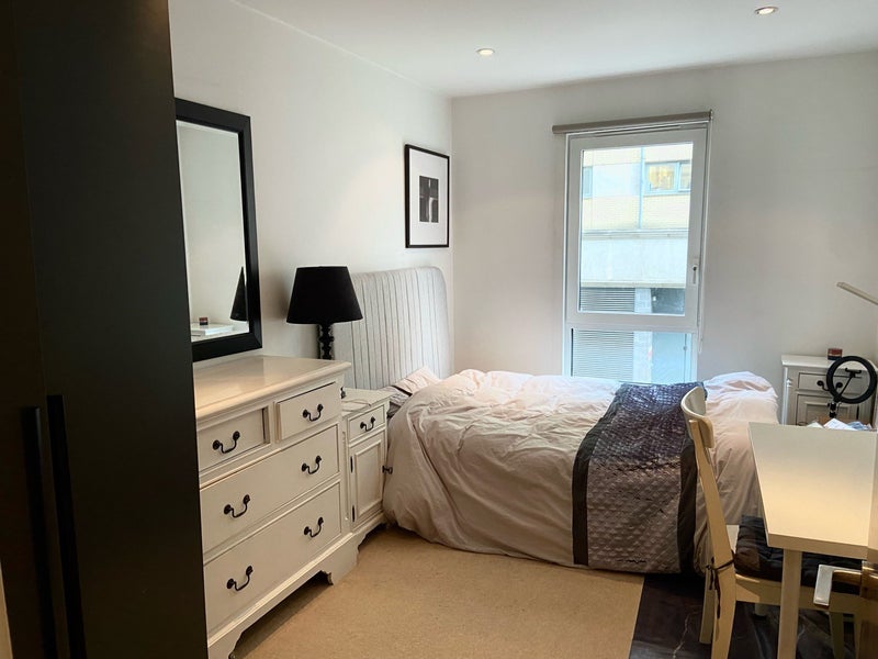 Flat Gillingham Street in City of Westminster
