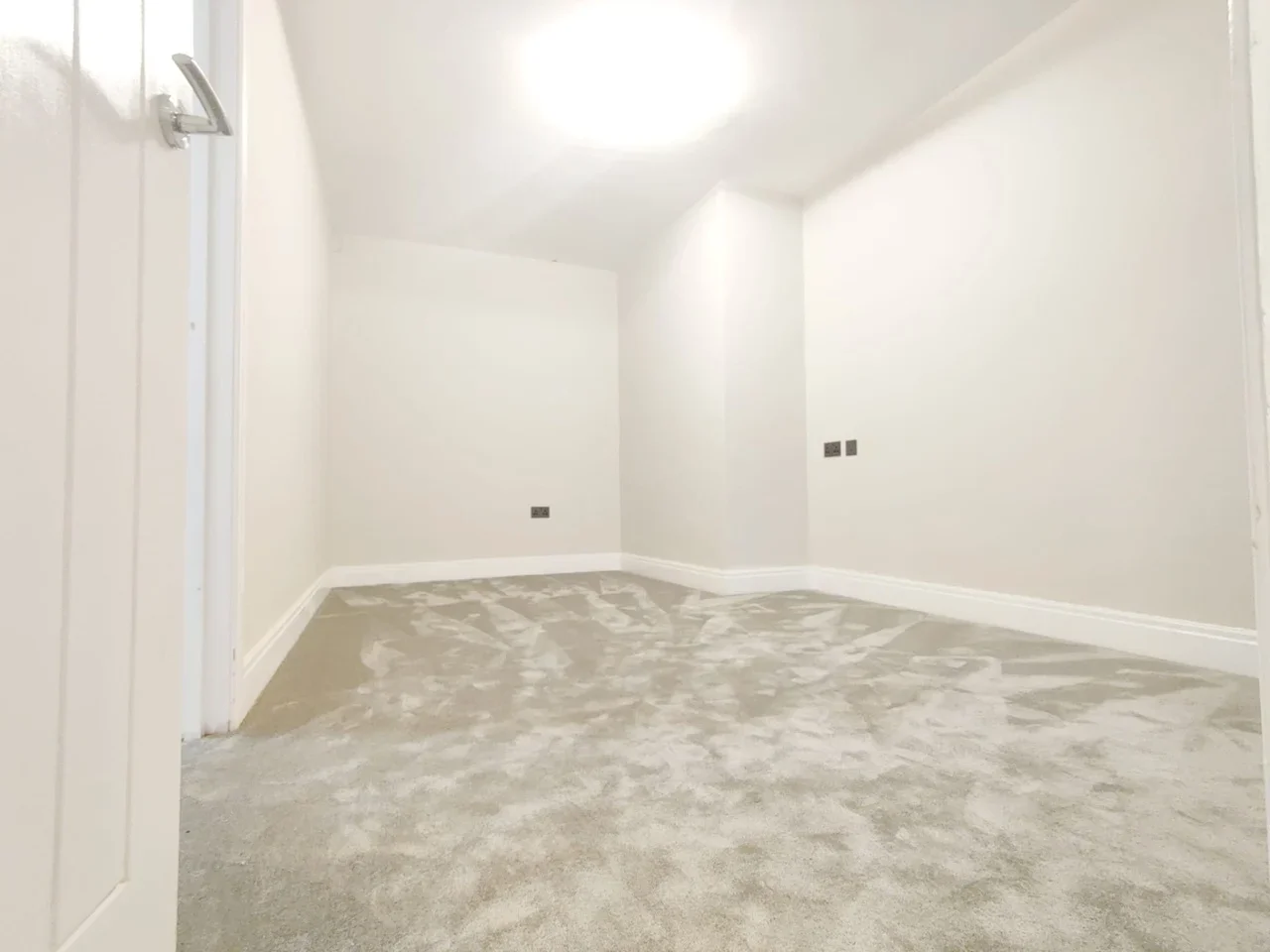 Flat Northborough Road in Greater London