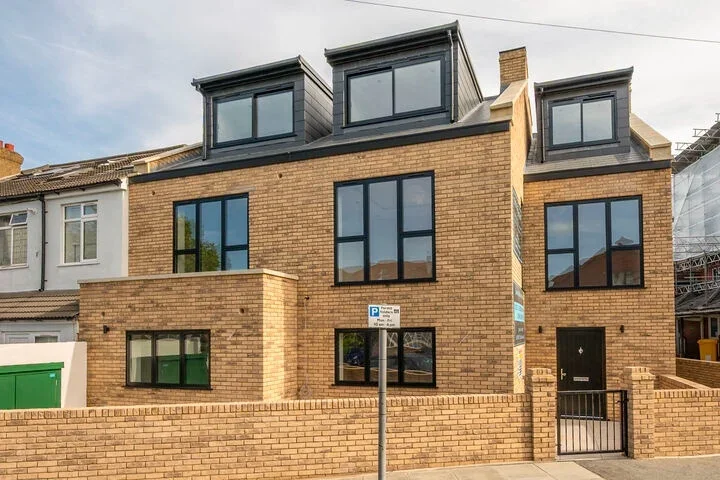 Flat Hazelwood Avenue in Greater London