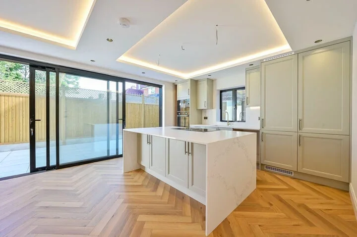 Flat Hazelwood Avenue in Greater London