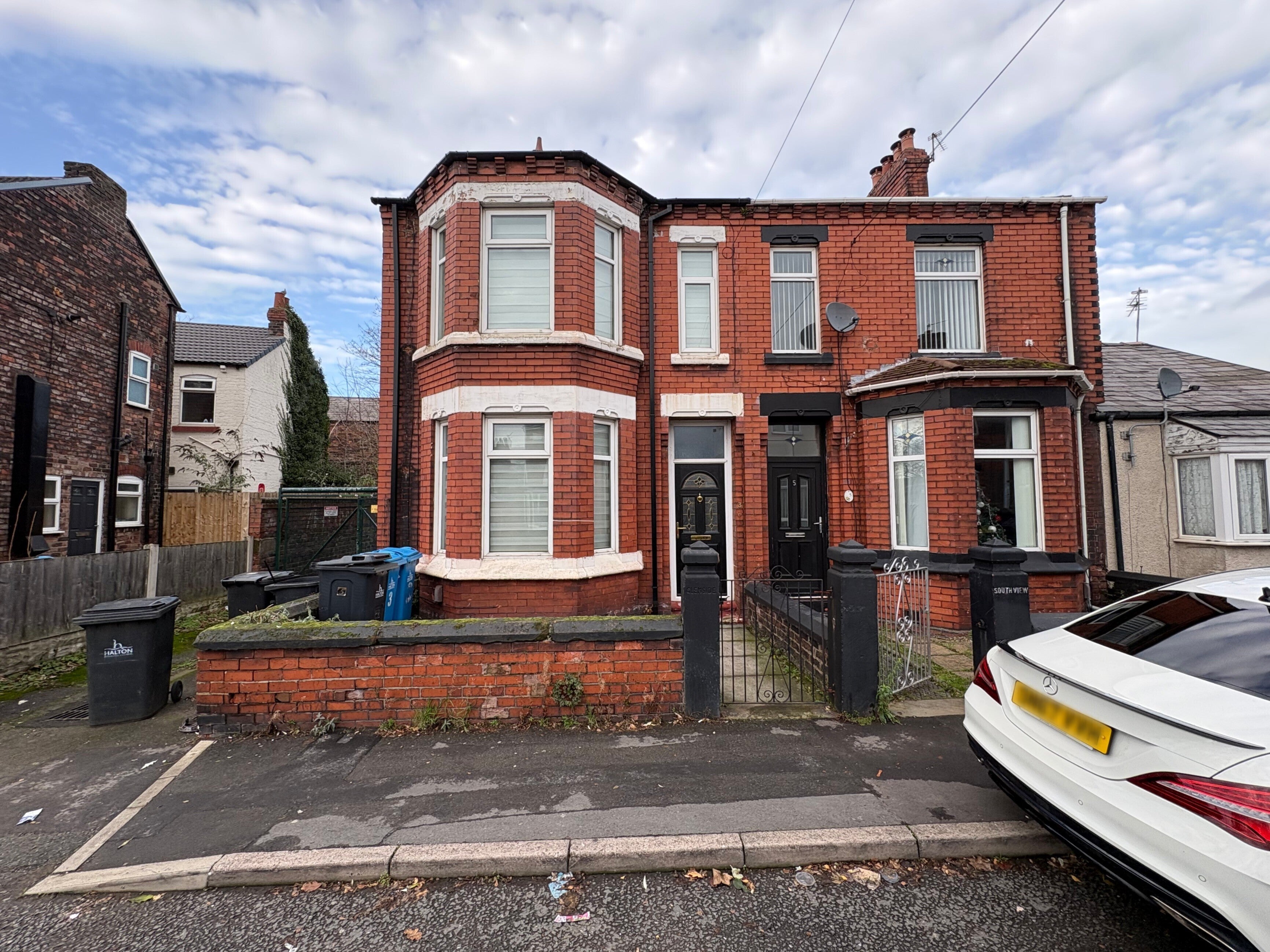 House Millfield Road in Widnes