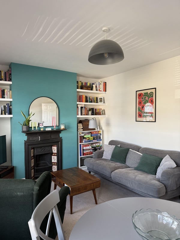 Flat Rowley Road in Greater London