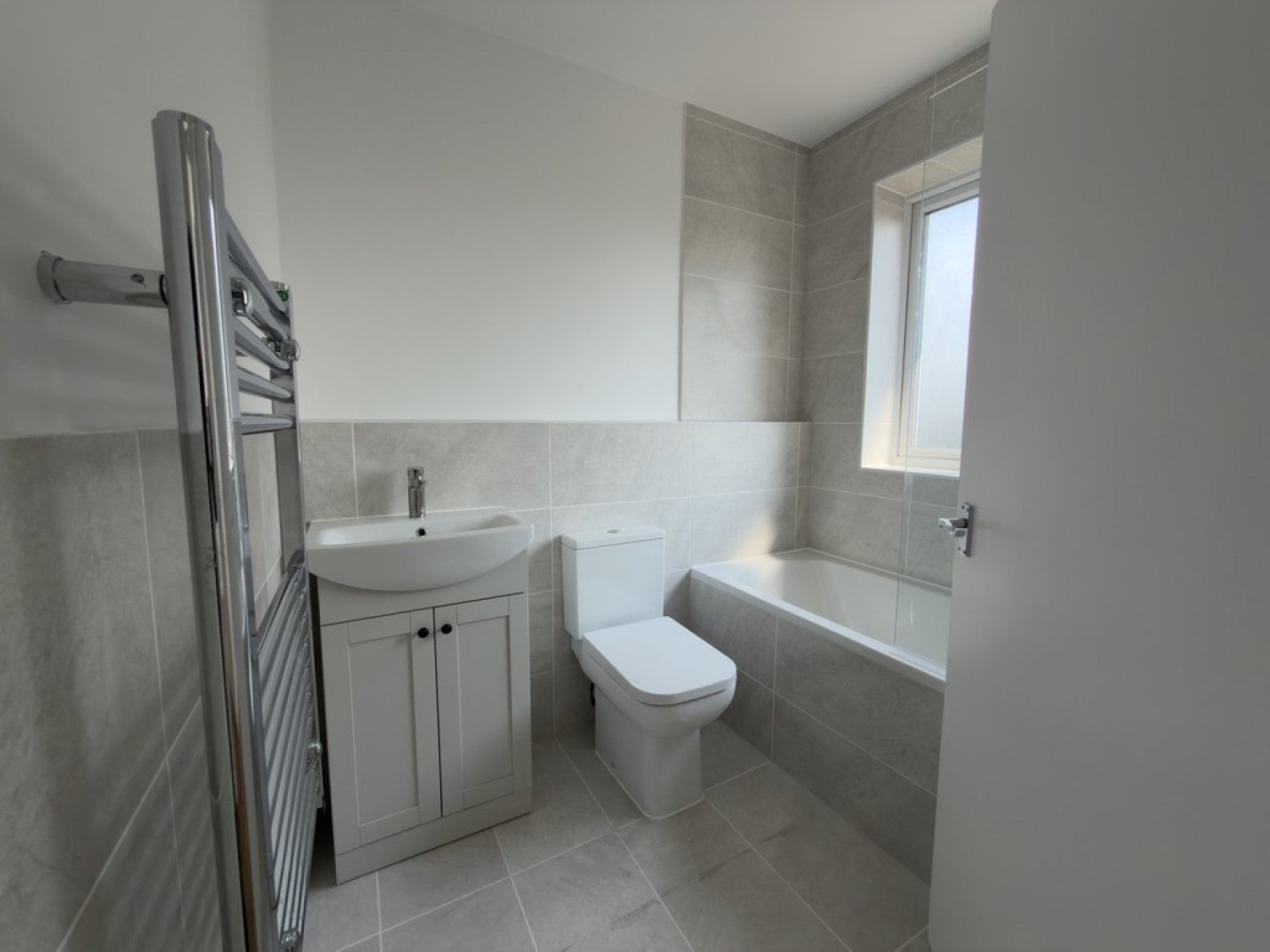 Flat Godfrey Avenue in Greater London