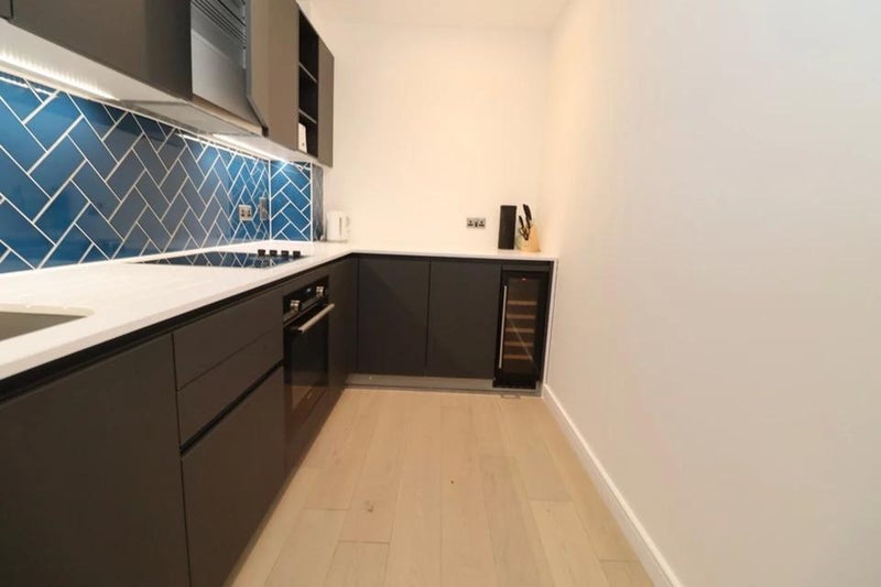 Room Cremer Street in Greater London
