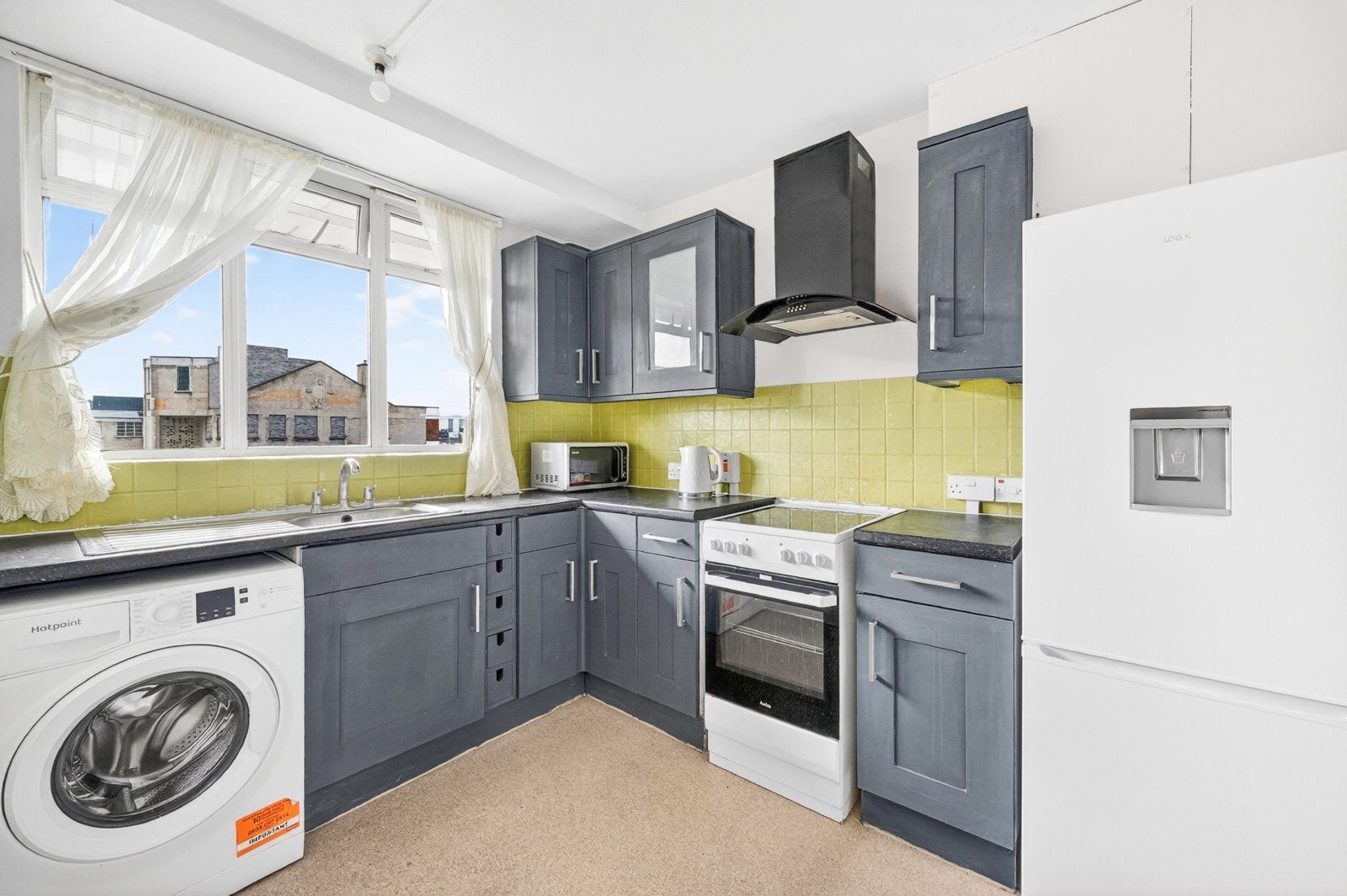 Flat Gee Street in Greater London