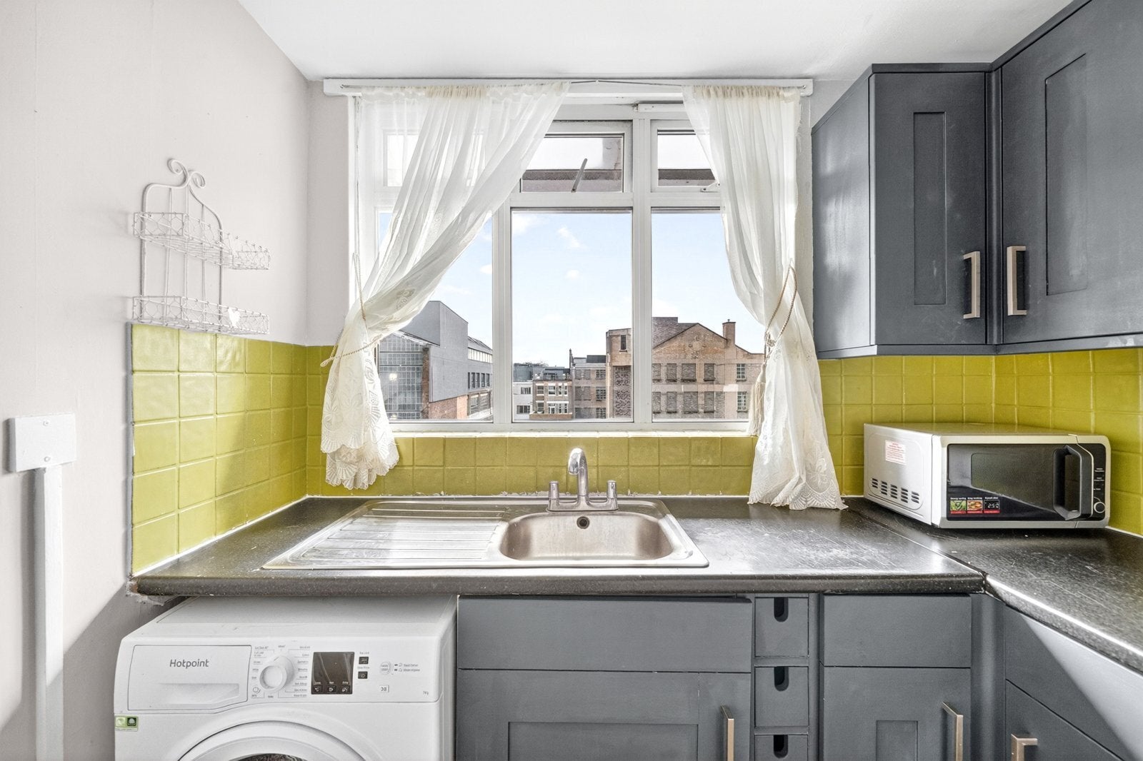 Flat Gee Street in Greater London