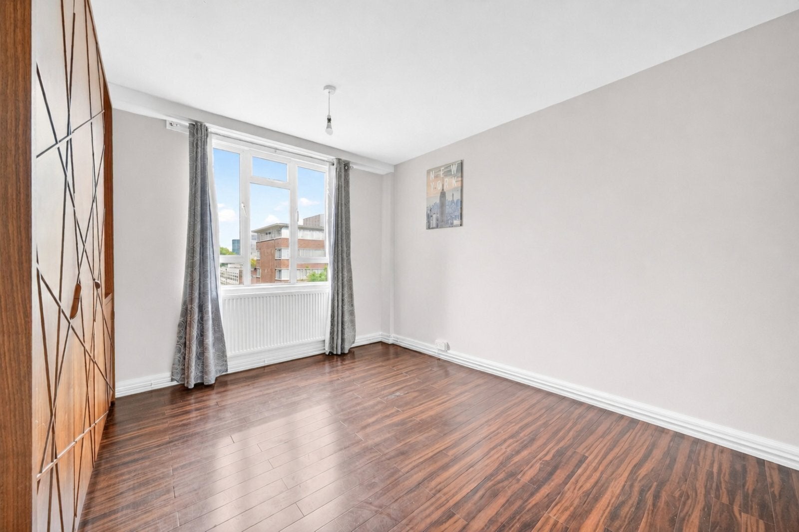 Flat Gee Street in Greater London