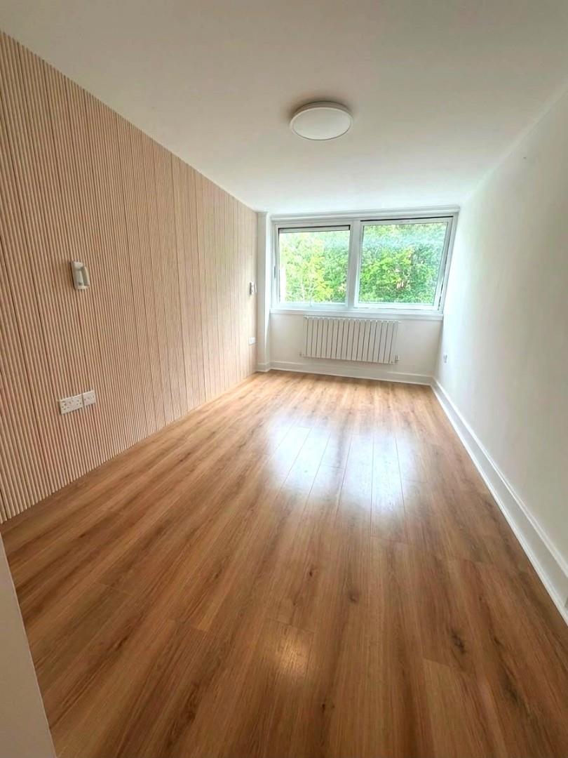 Flat Malden Crescent in London