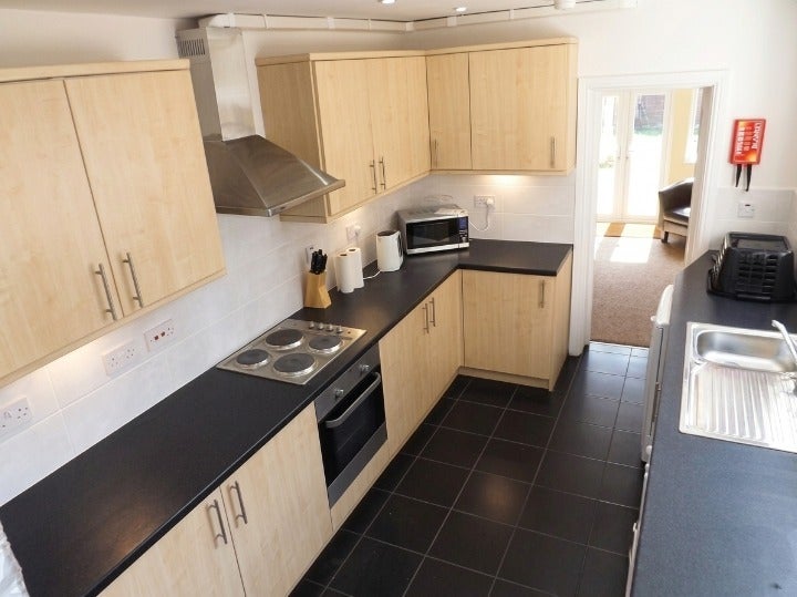 Room Claremont Road in Greater London