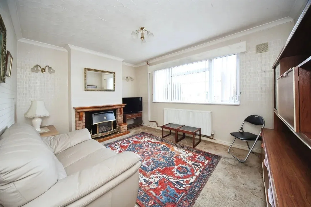 House Briar Close in Luton