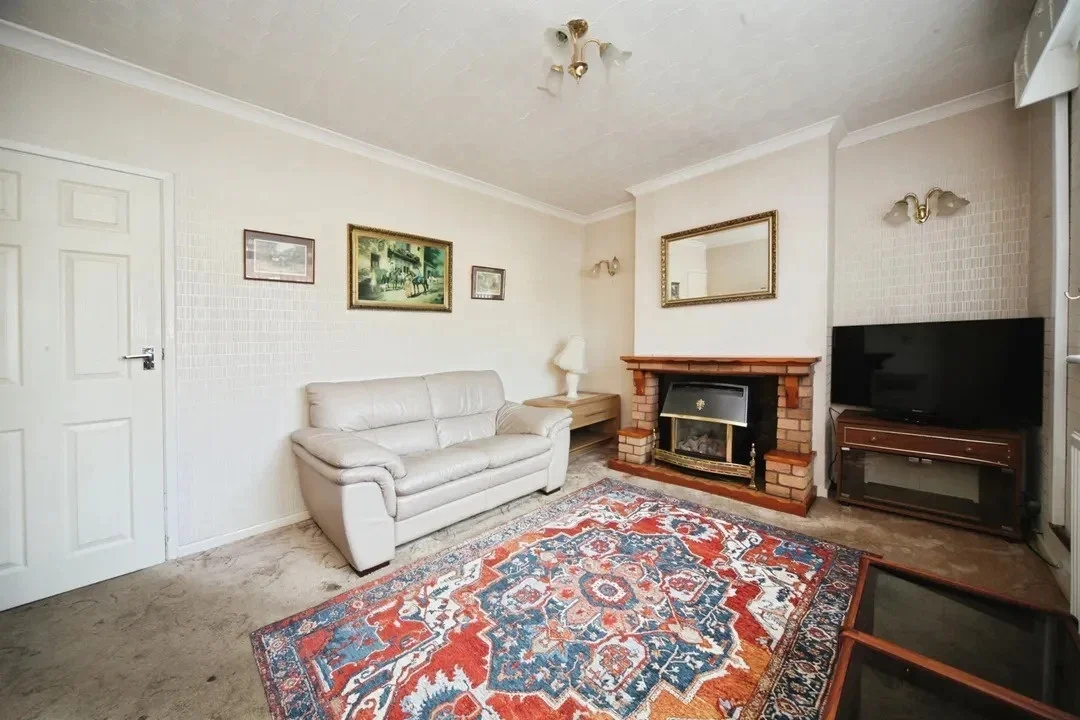 House Briar Close in Luton