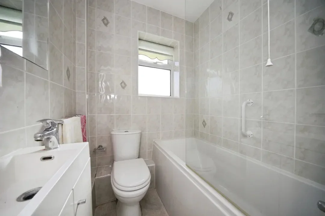 House Briar Close in Luton