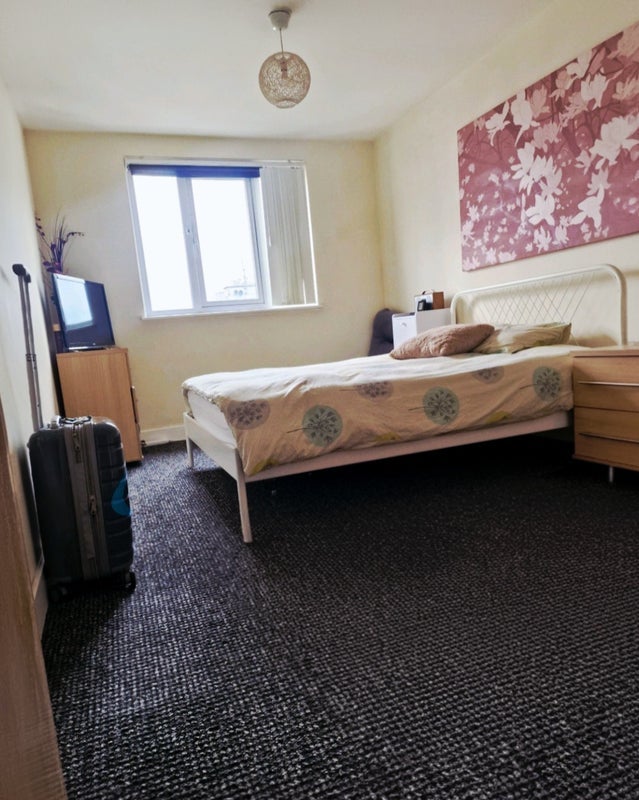 Room Rosehill Close in Salford