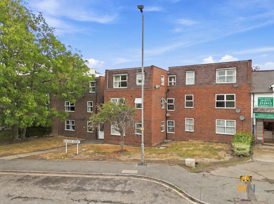 Flat Sheldon Court in Brentwood