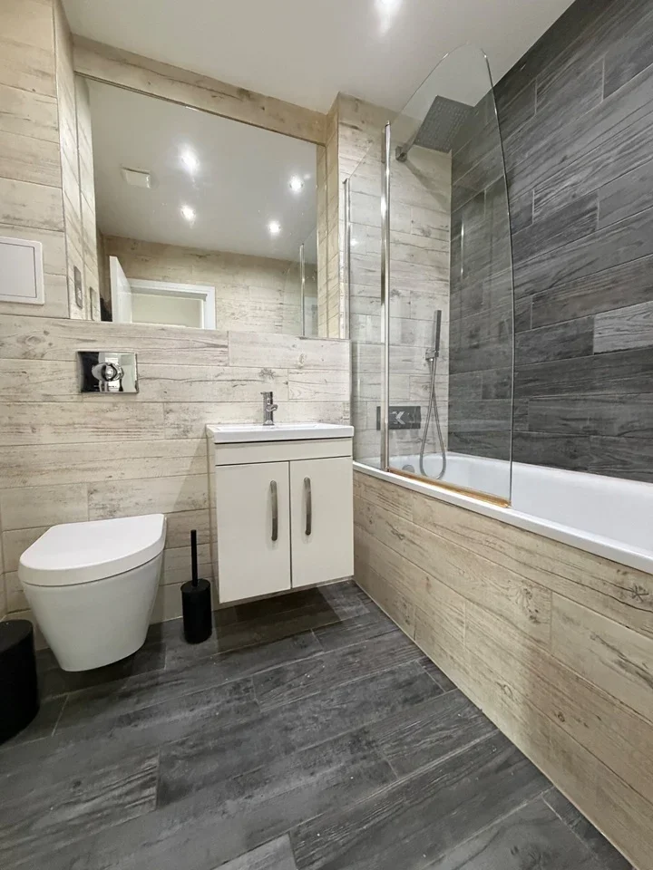 Flat Purbeck Road in Greater London