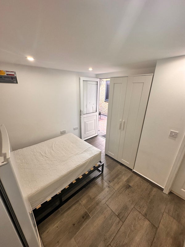 Room Churchill Road in Greater London
