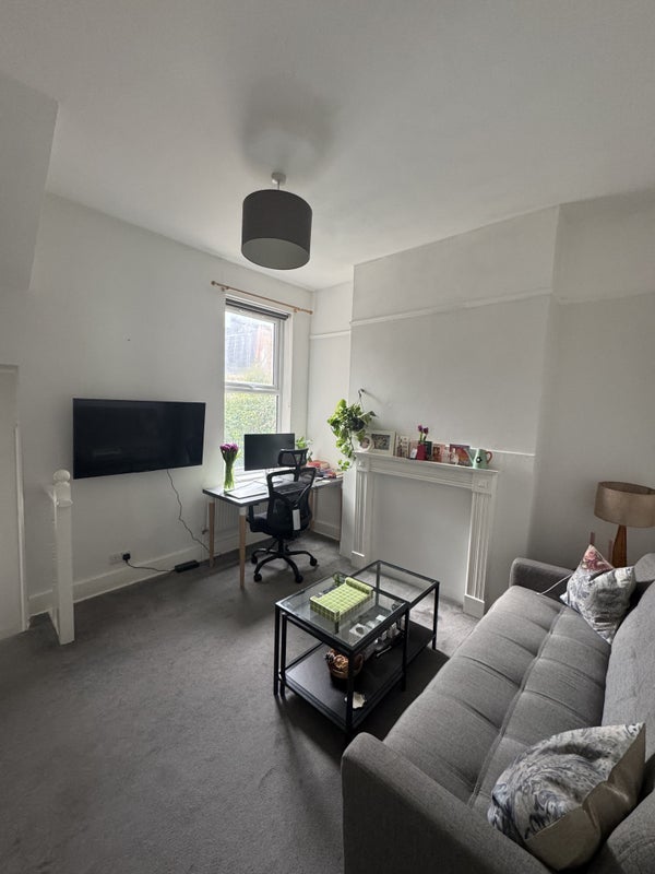 Flat Dancer Road in Greater London