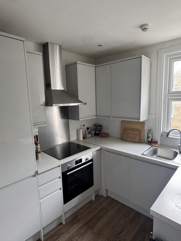Flat Dancer Road in Greater London