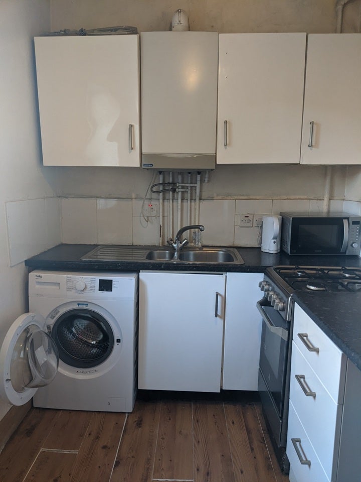 Room Sheen Road in Greater London