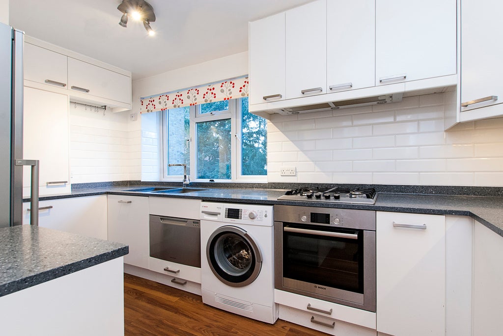 Flat Hollytree Close in Greater London