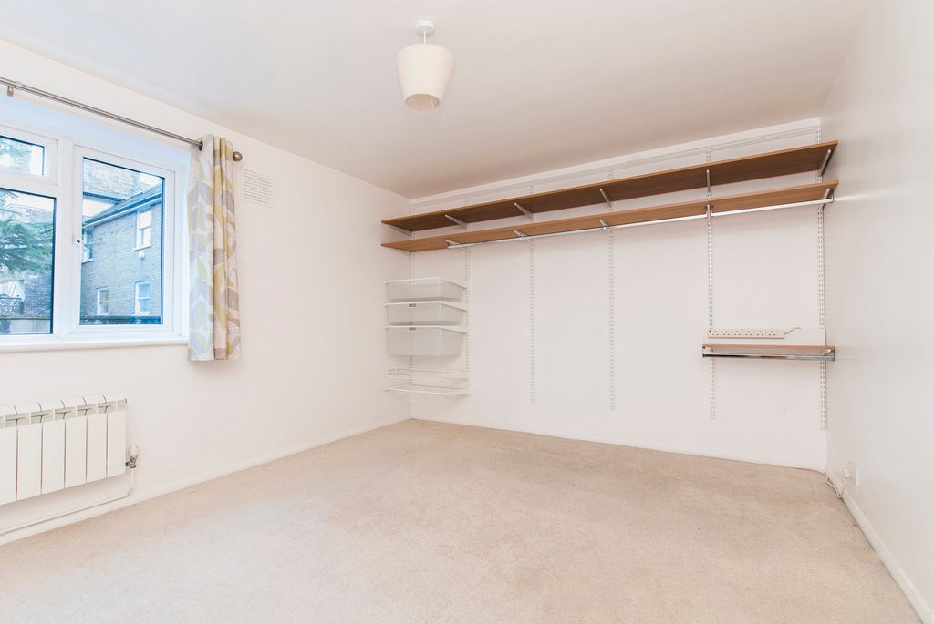 Flat Hollytree Close in Greater London