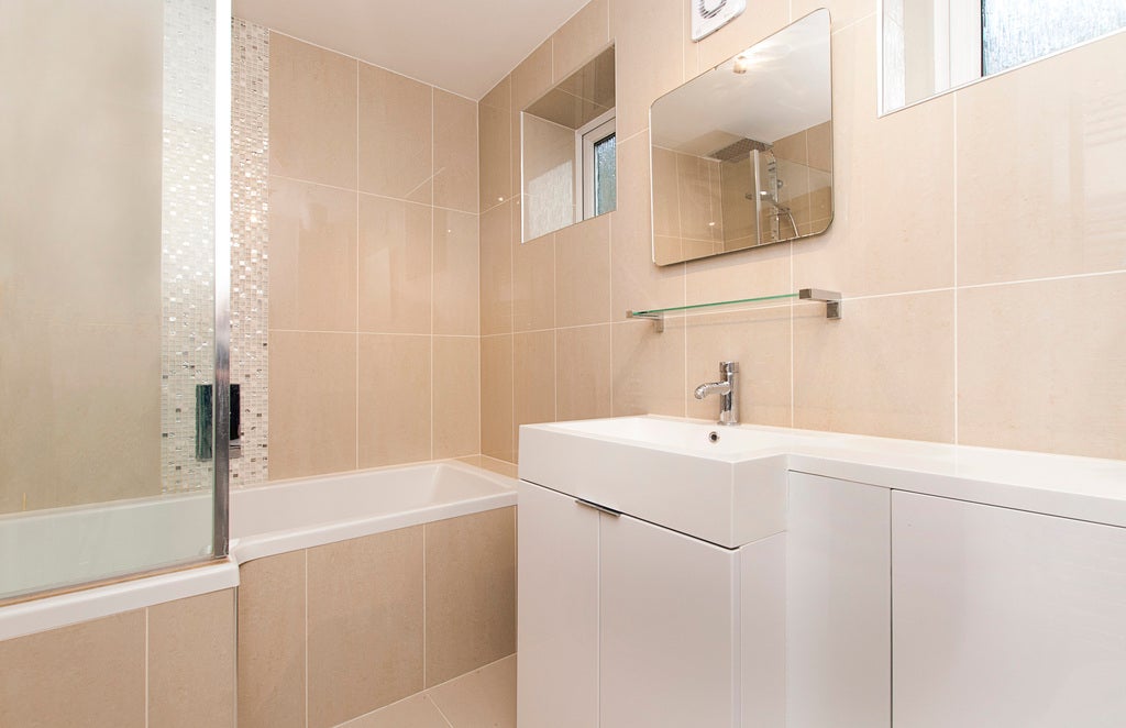 Flat Hollytree Close in Greater London