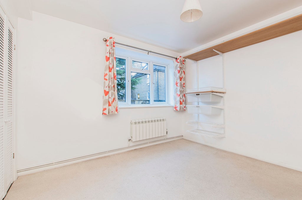 Flat Hollytree Close in Greater London