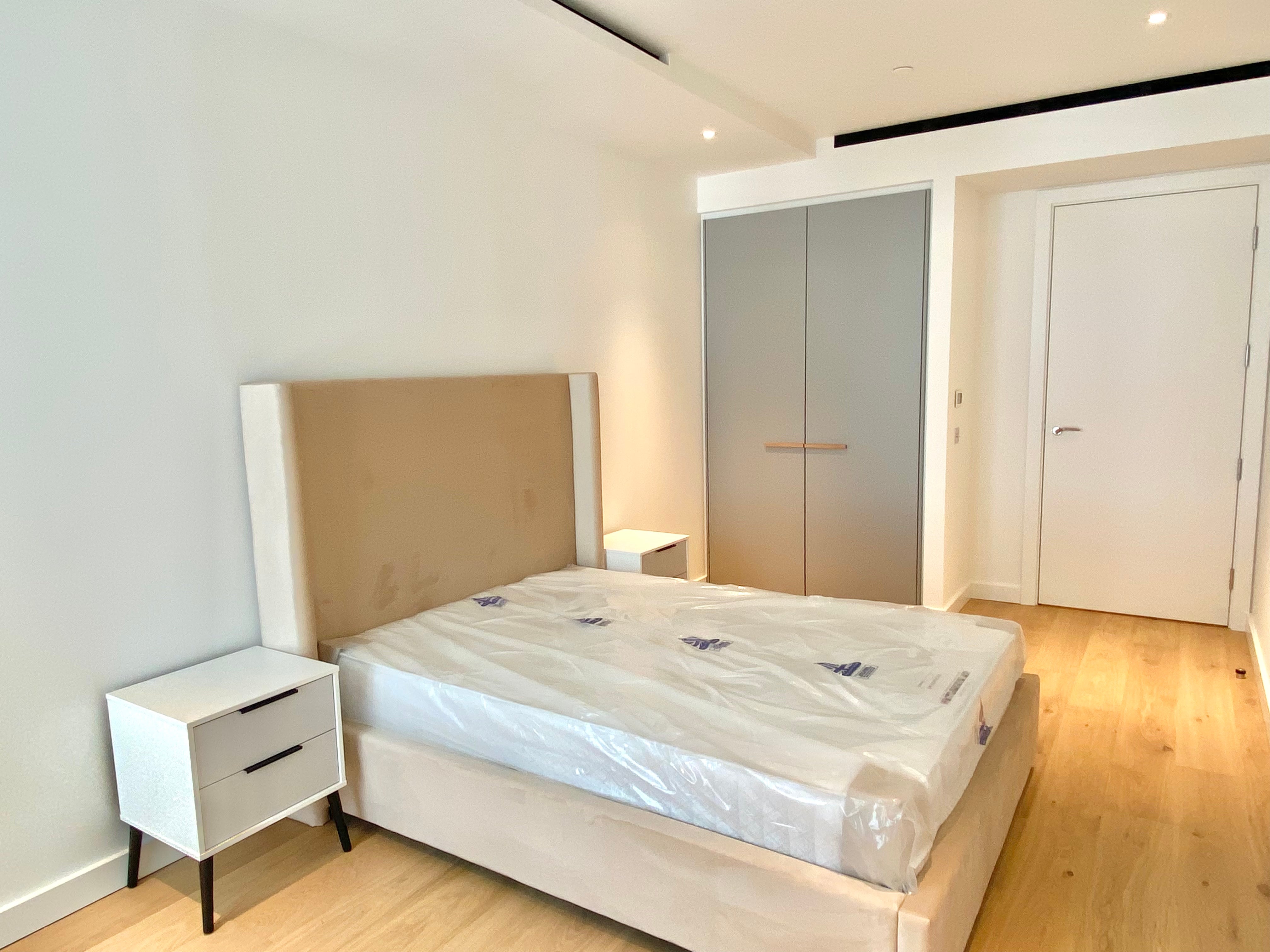 Flat Grayshott Road in Greater London