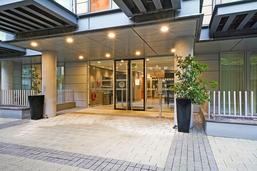 Flat Millharbour in Greater London