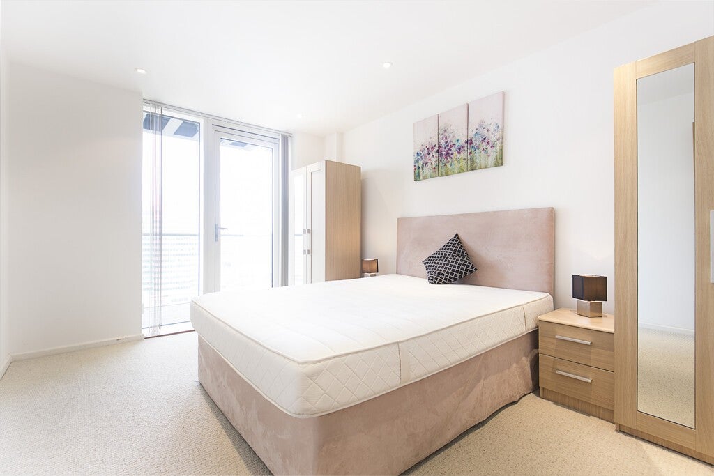 Flat Millharbour in Greater London