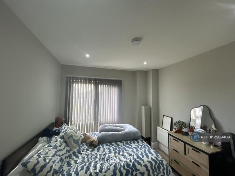 Flat Parlaunt Road in Slough