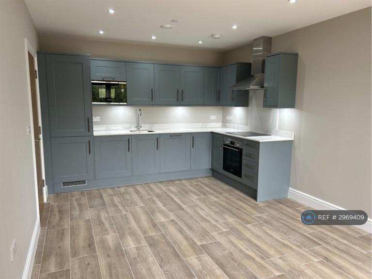 Flat Parlaunt Road in Slough