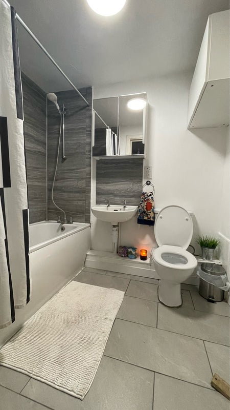 Room Ermine Road in Greater London