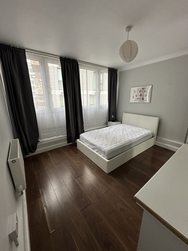 Room Thomas Baines Road in Greater London