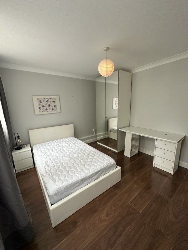 Room Thomas Baines Road in Greater London