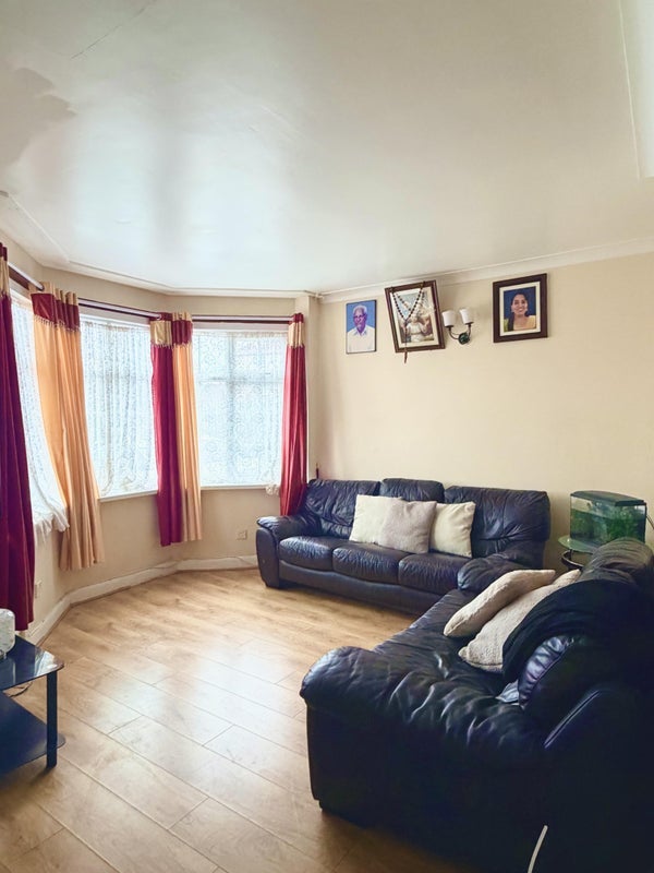 Room Chalk Pit Avenue in Greater London