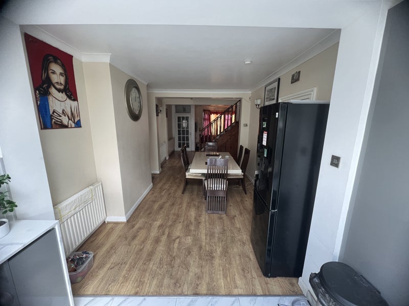 Room Chalk Pit Avenue in Greater London