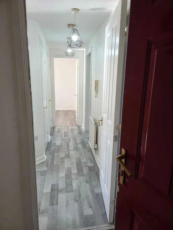 Flat Greenhaven Drive in Greater London