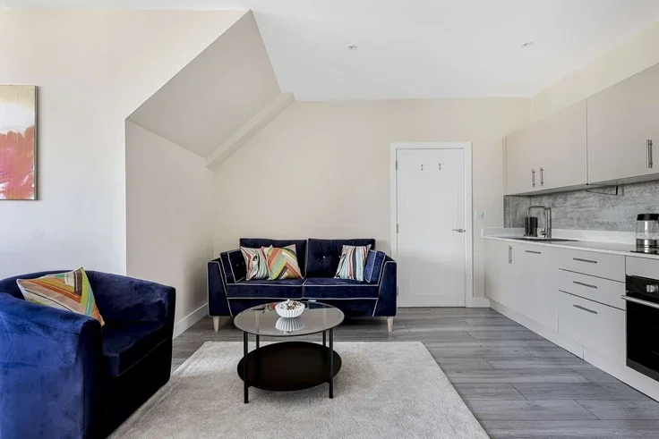Flat Ewell Road in Greater London