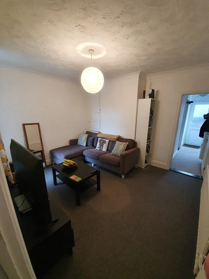 Room Cuthbert Road in Portsmouth